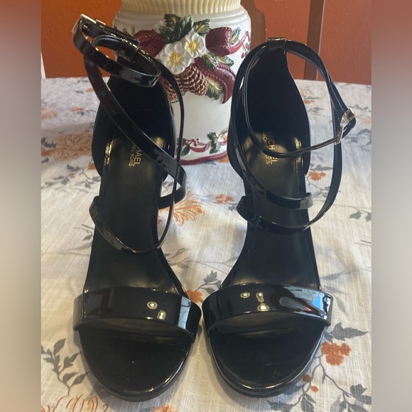 NWT Michael Kors Astrid Patent Leather Sandals Size 10 M - Picture 3 of 8